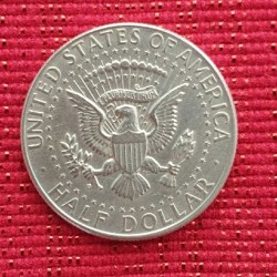 Серебряный артефакт 50 центов Кеннеди 1964 года - фото 3