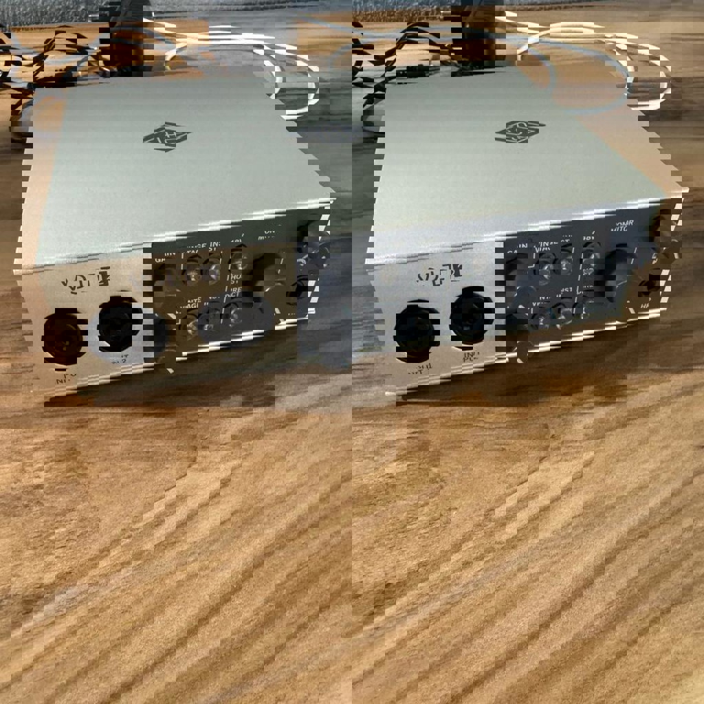 Звуковая карта Universal Audio Volt 2