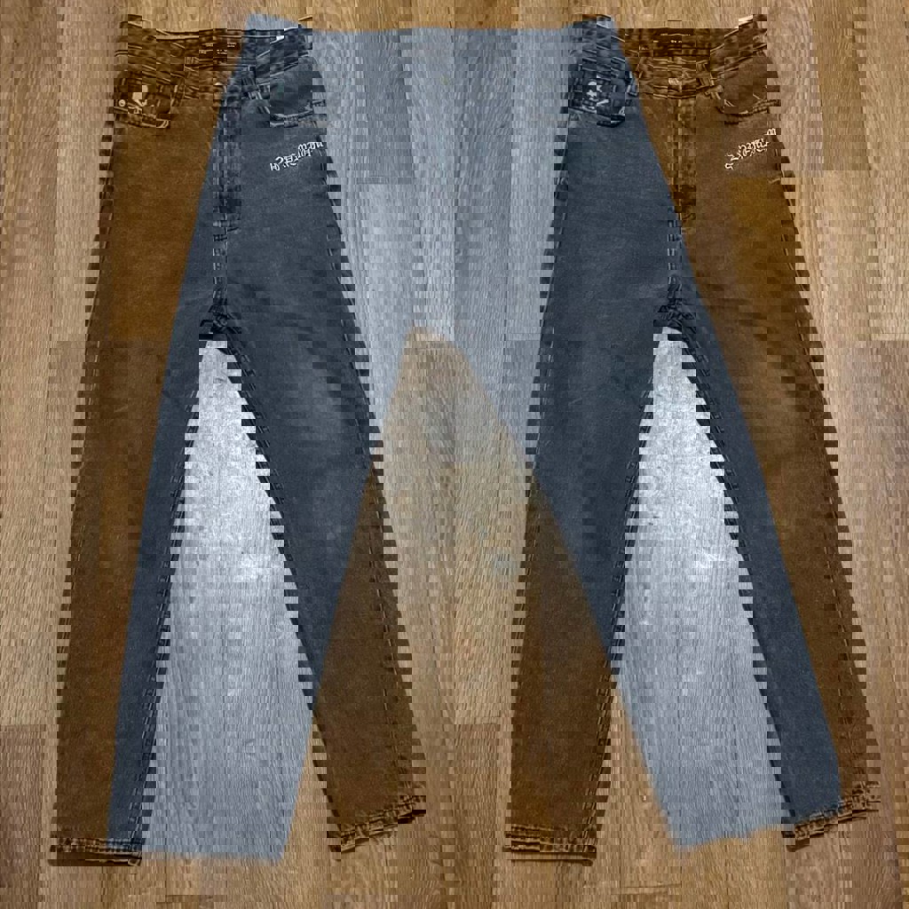 Широкие стильные джинсы