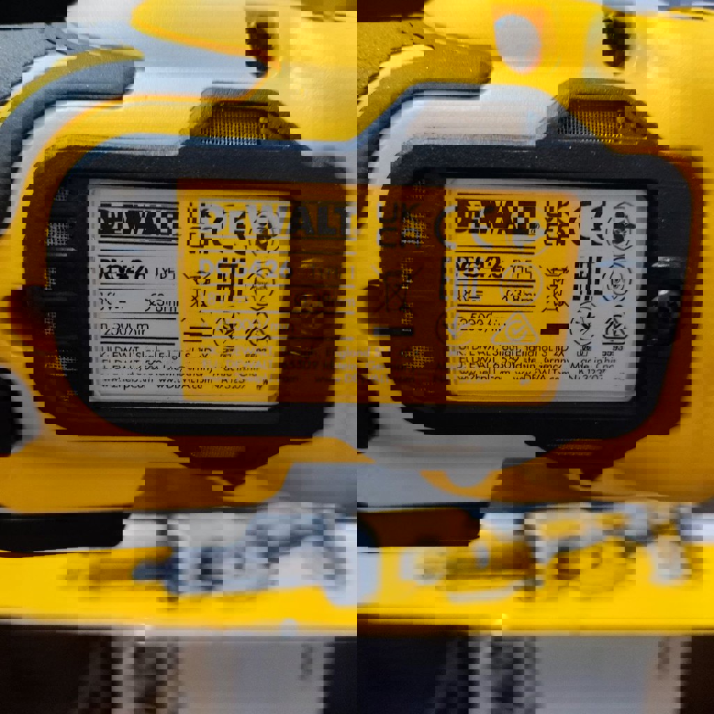 Прямая шлифовальная машина Dewalt dcg426