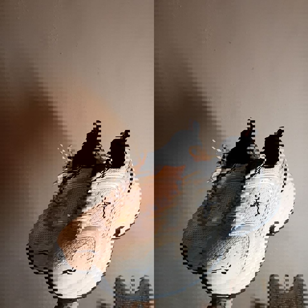 Кроссовки белые