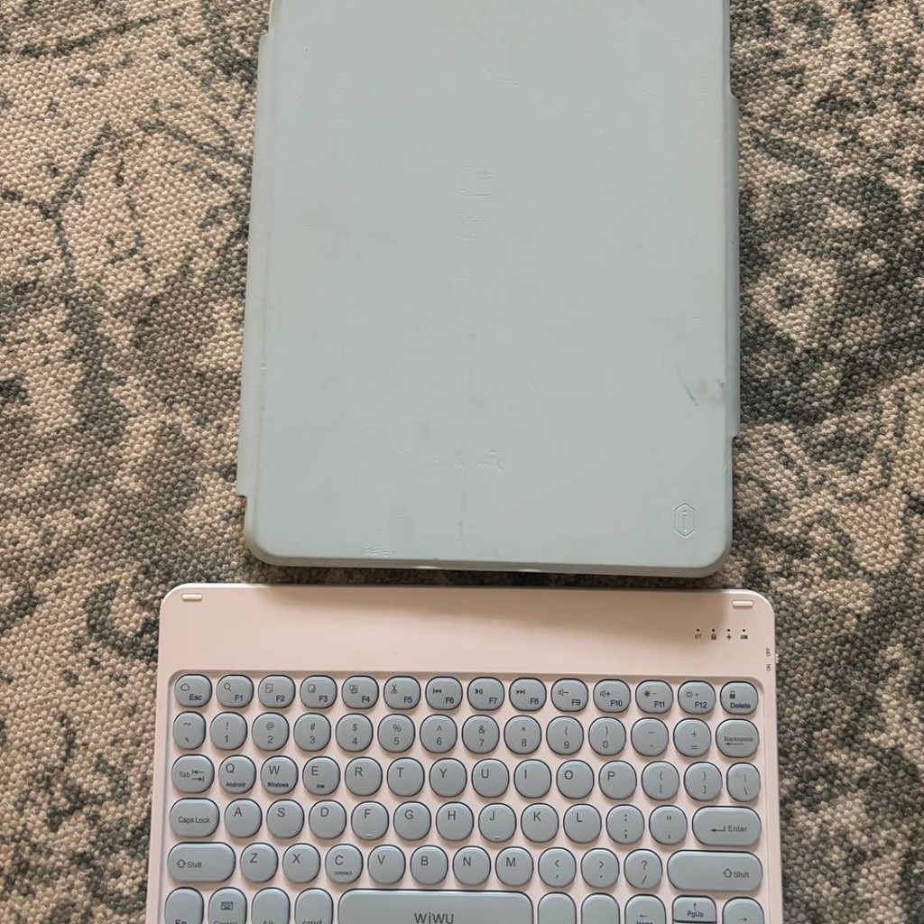Чехол для IPad Pro с клавиатурой