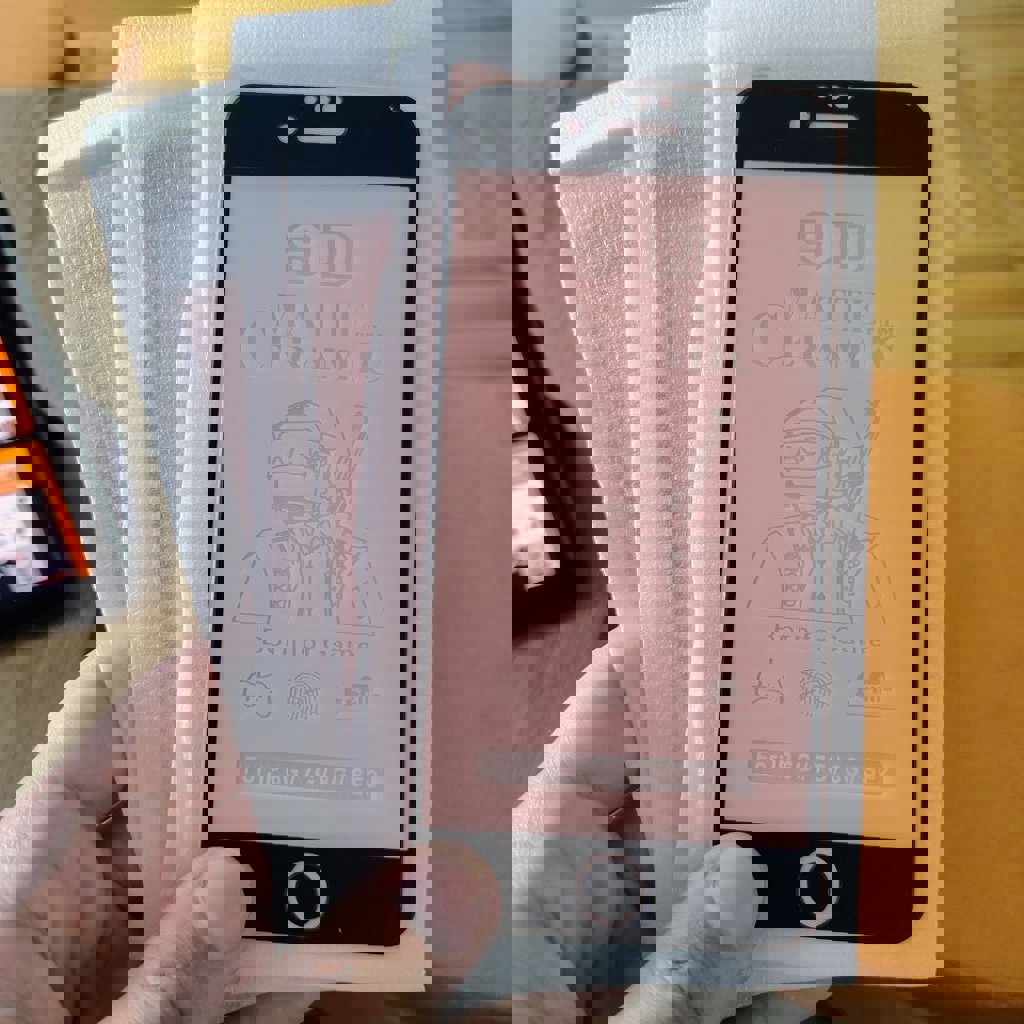 Защитные стекла на iPhone 7, 8, SE матовые