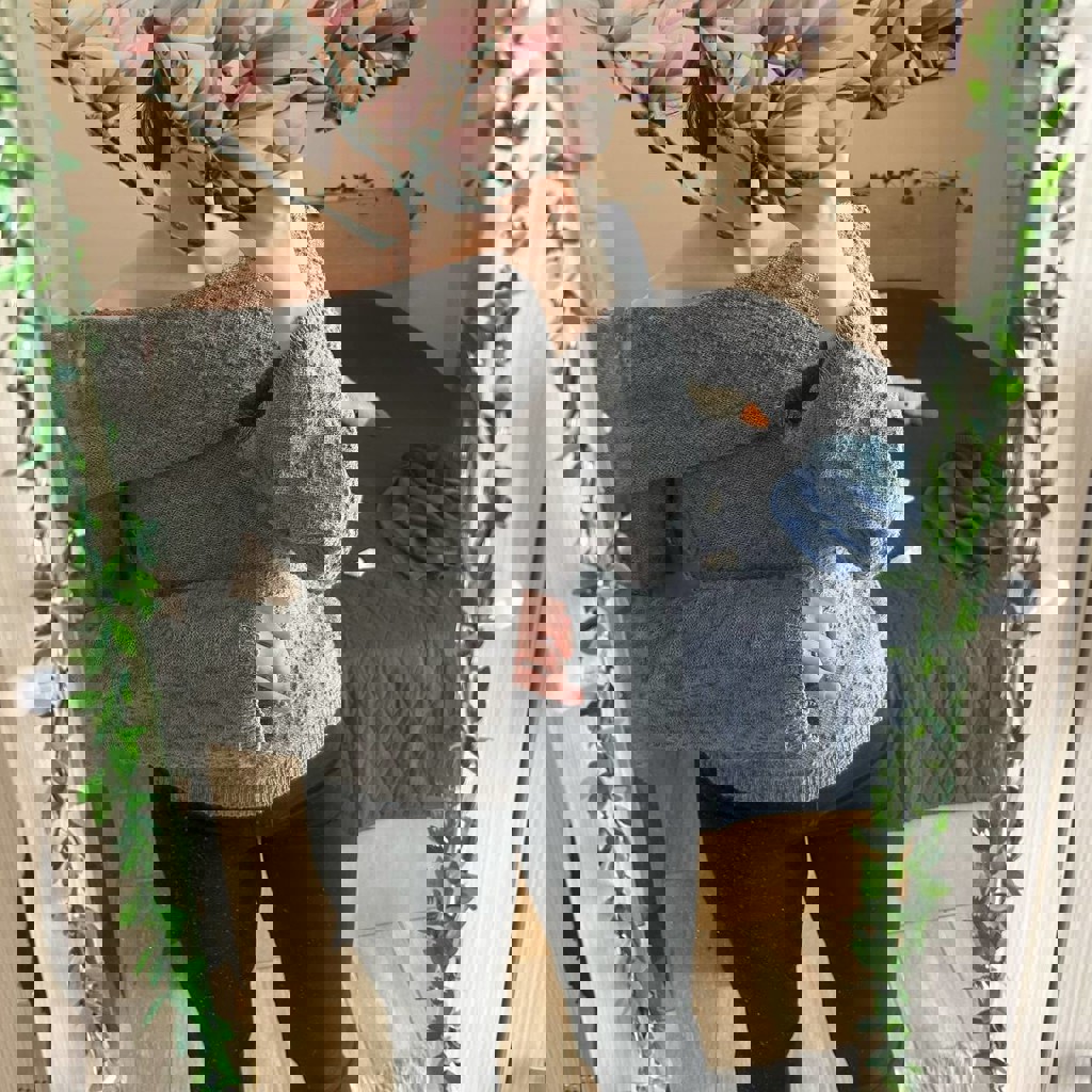 Теплая блузка с открытыми плечами