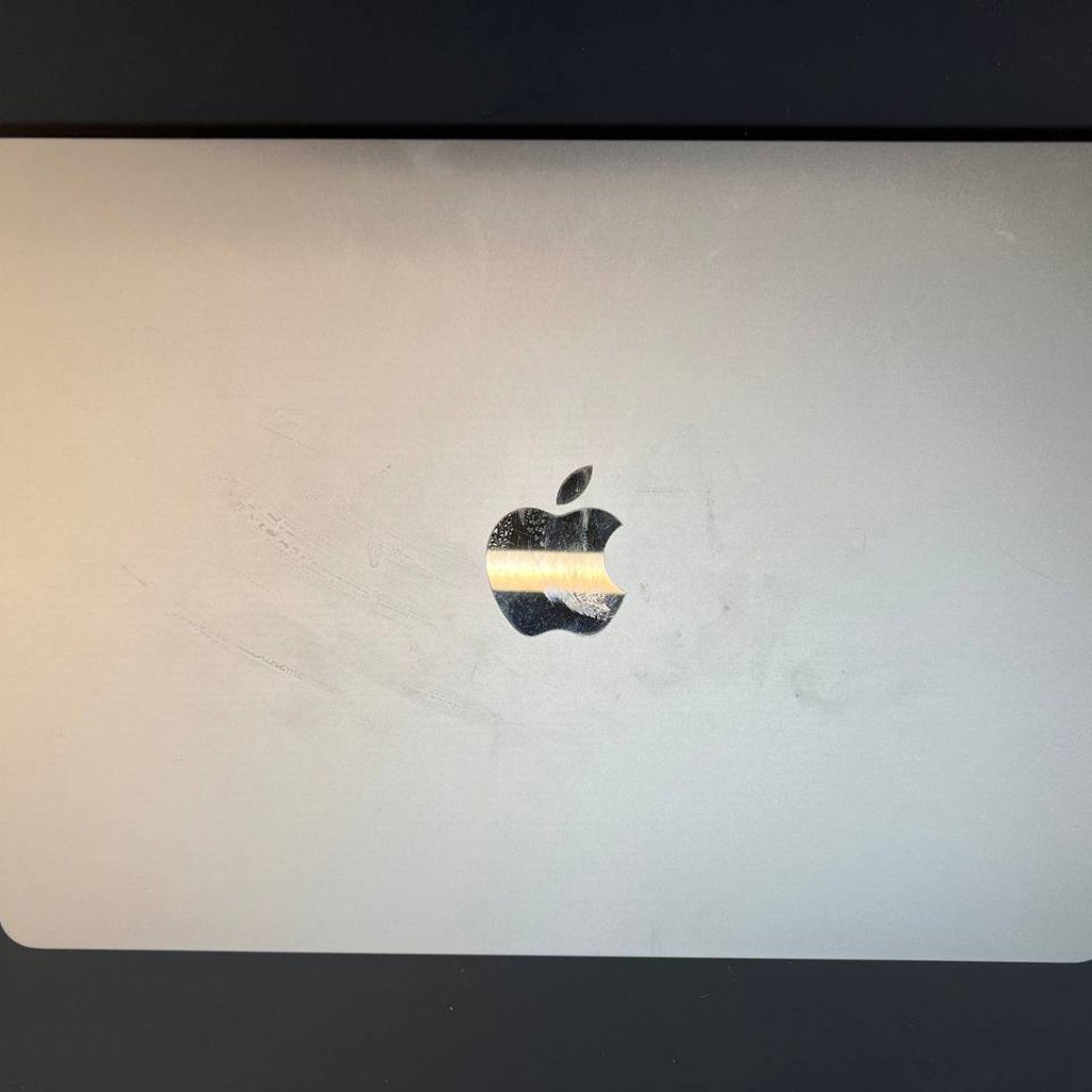 MacBook Air (M2, 2022)
