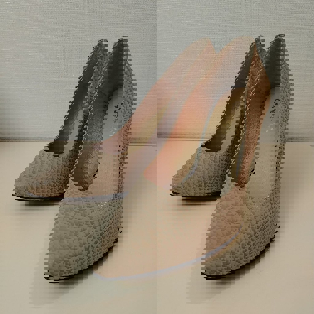 Бежевые туфли