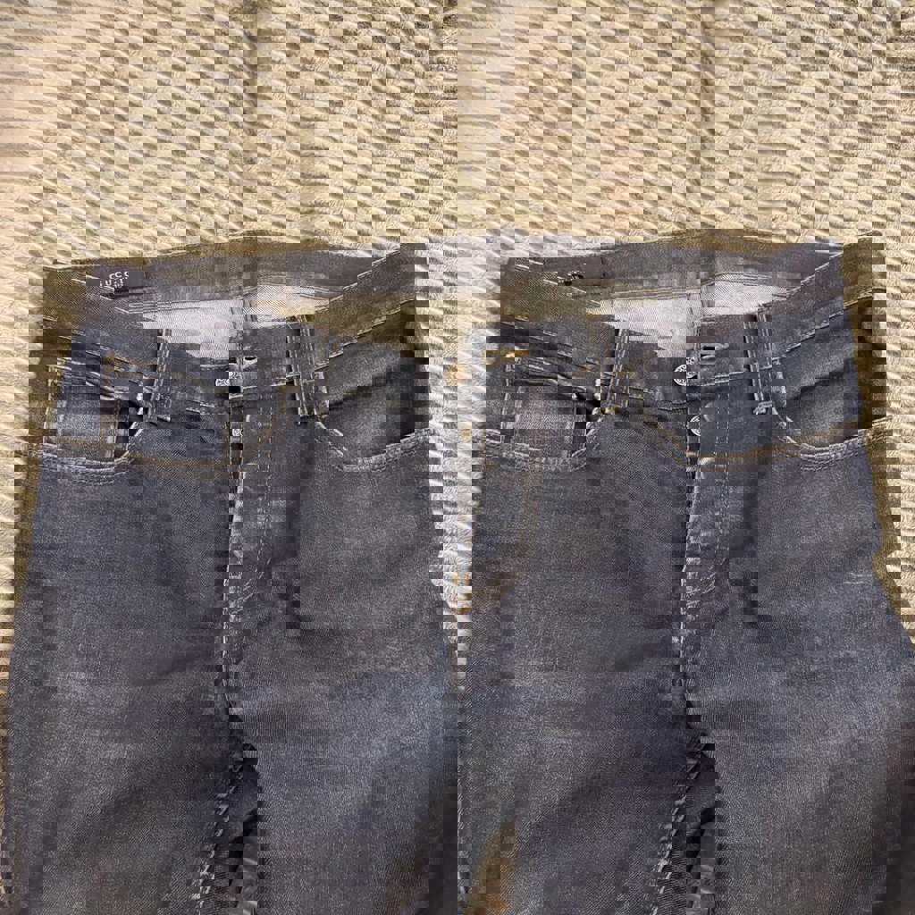 DKNY потертая