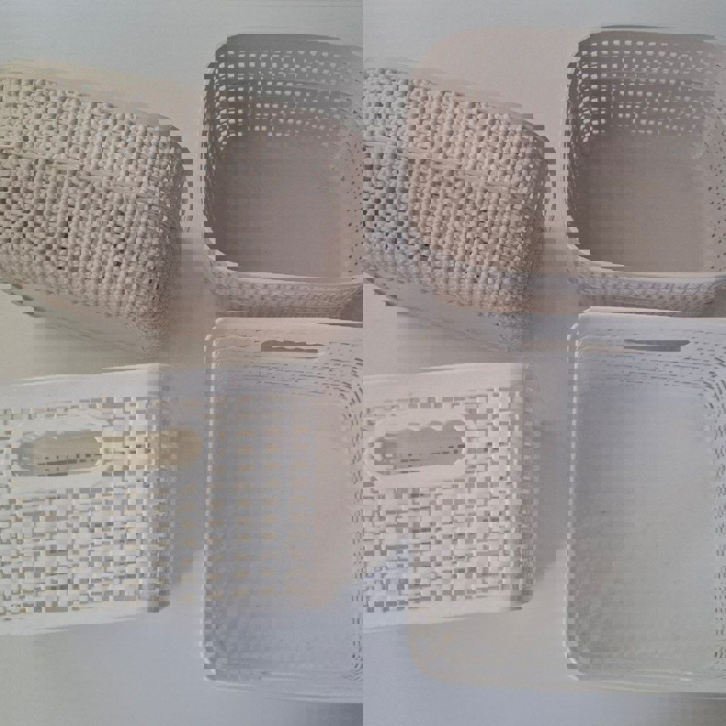 Корзинка пластиковая бежевая