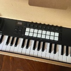 Миди клавиатура Novation Launchkey mini 37 mk4 - фото 3