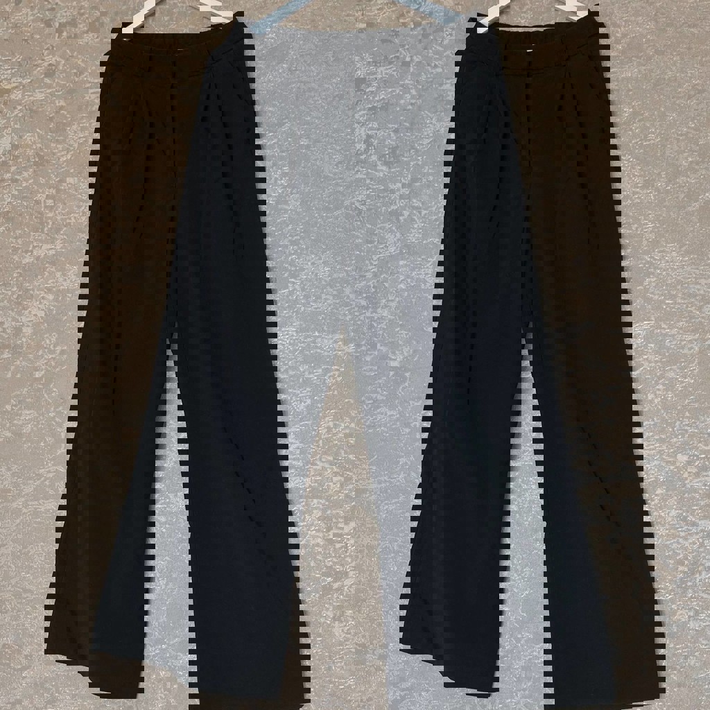 Чёрные брюки