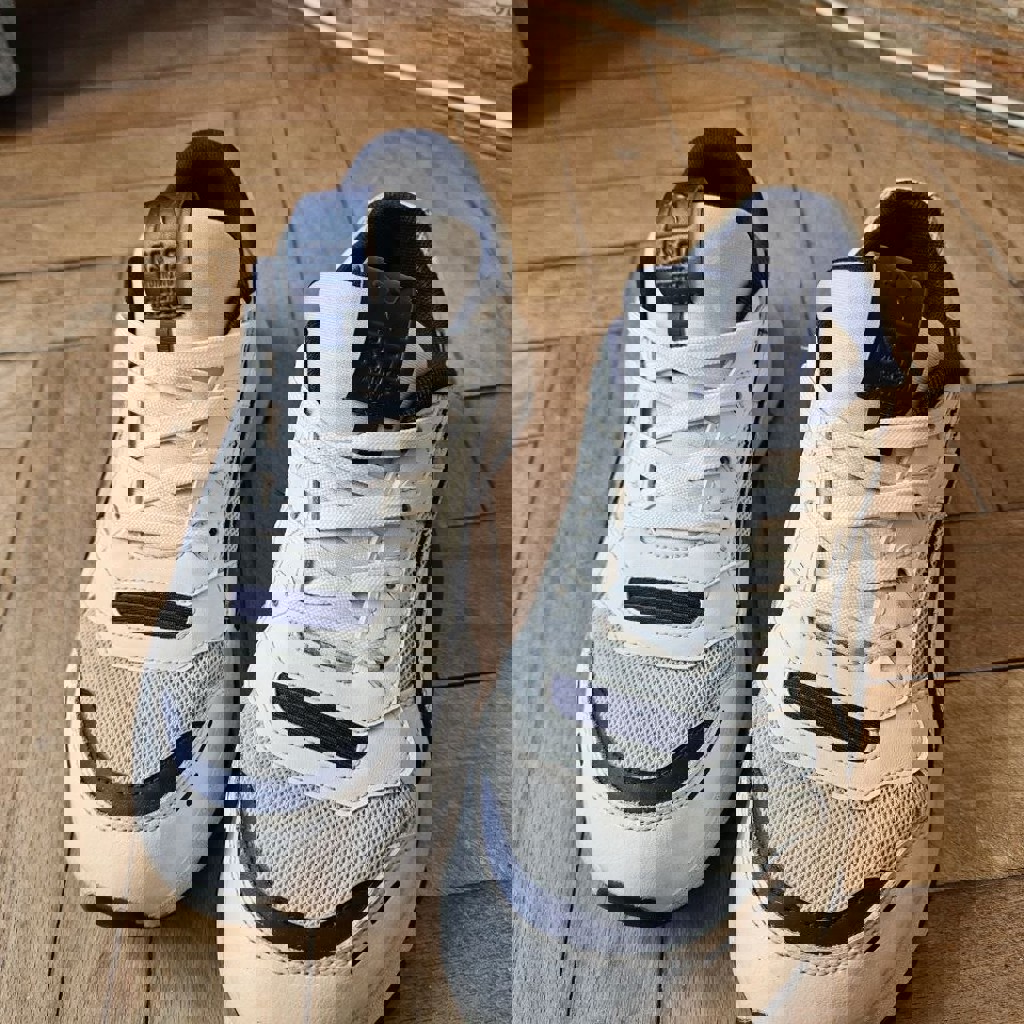 Кроссовки женские