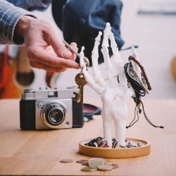 Skeleton Hand Jewellery Tidy - фото 3