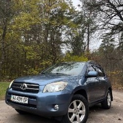 Toyota RAV4 - фото 2