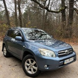 Toyota RAV4 - фото 7