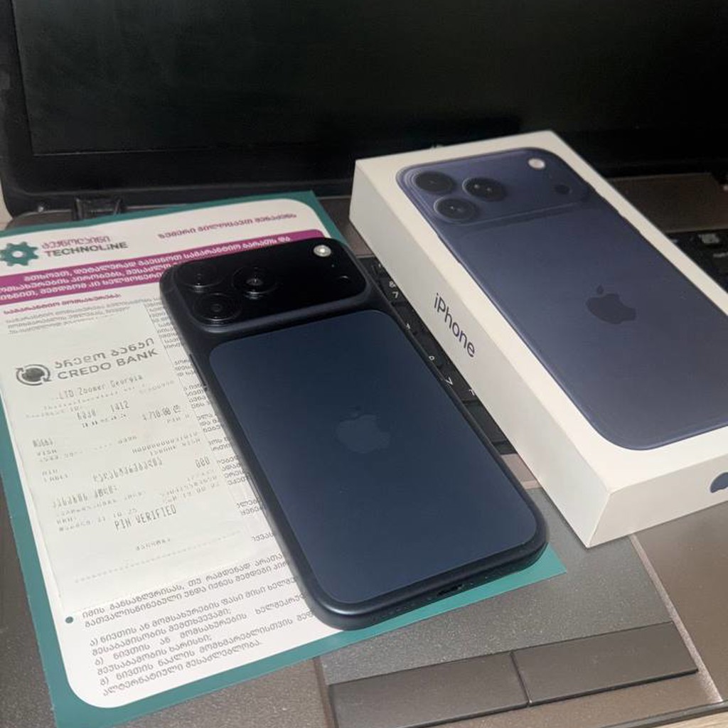 IPhone 17 Pro Max Blue