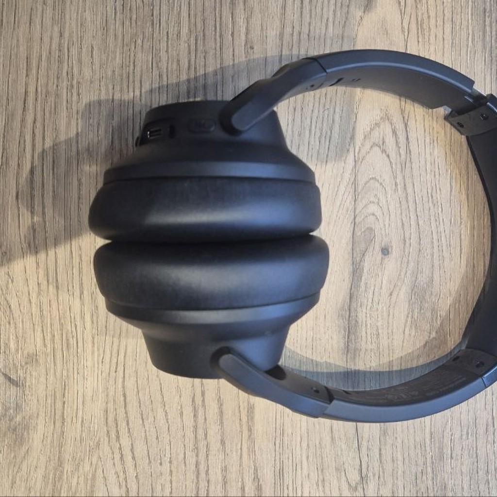 Наушники Soundcore Q20i