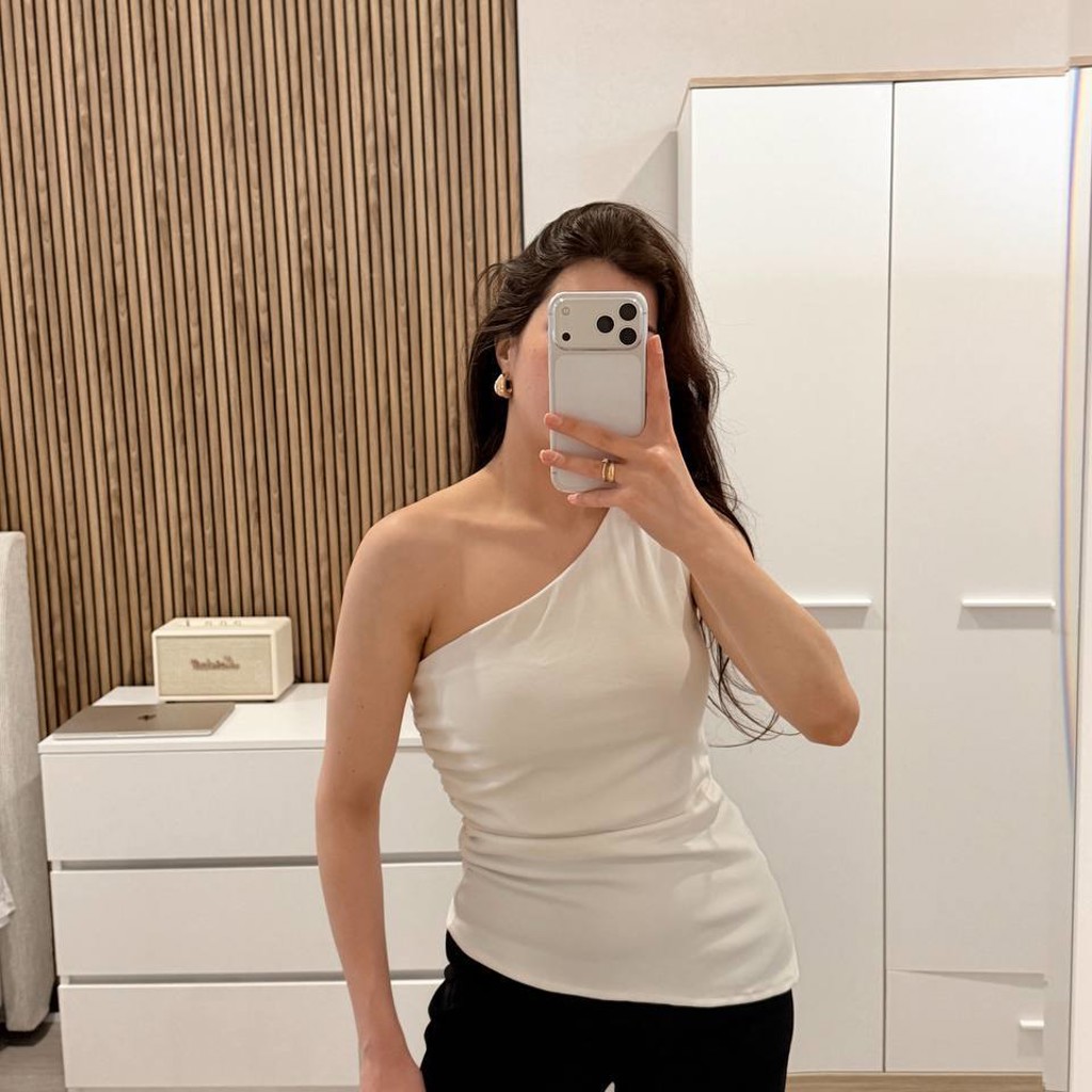 Топ Stradivarius асимметричного кроя