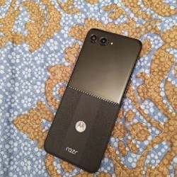 Смартфон Motorola Razr 50 Ultra - фото 7