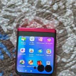Motorola RAZR 40 Ultra - фото 2