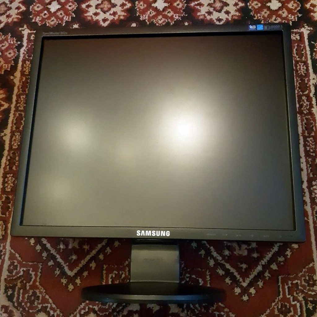 Монитор Samsung 943N