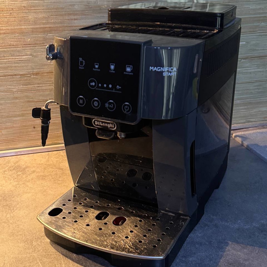 Кофемашина DeLonghi magnifica start