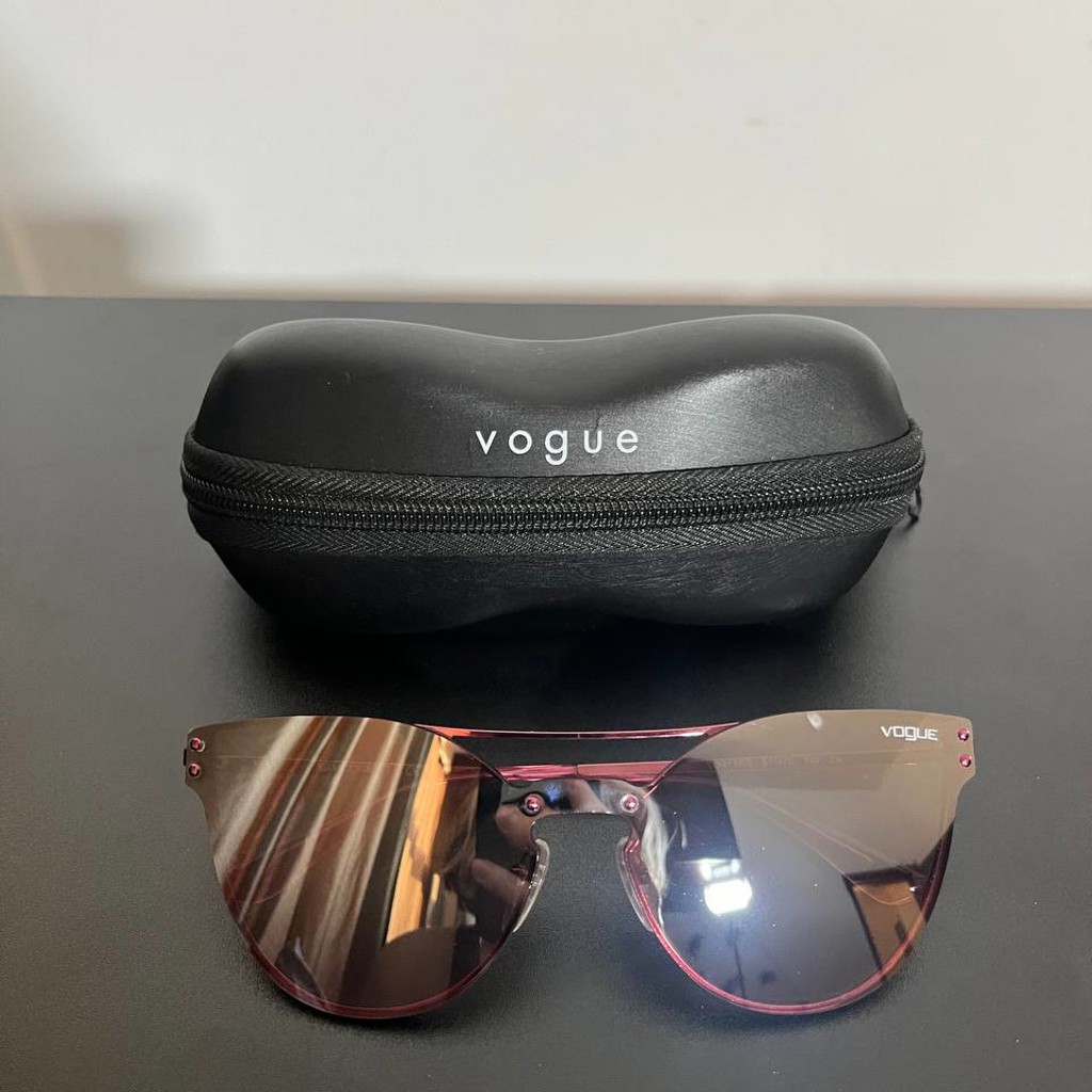 Зеркальные розовые очки Vogue