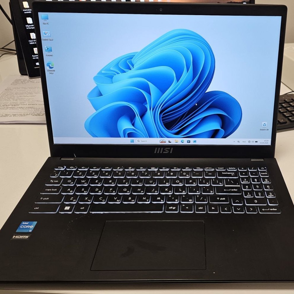 Ноутбук MSI Modern 15 B12M