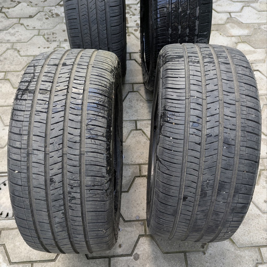 Резина летняя 235/40/19