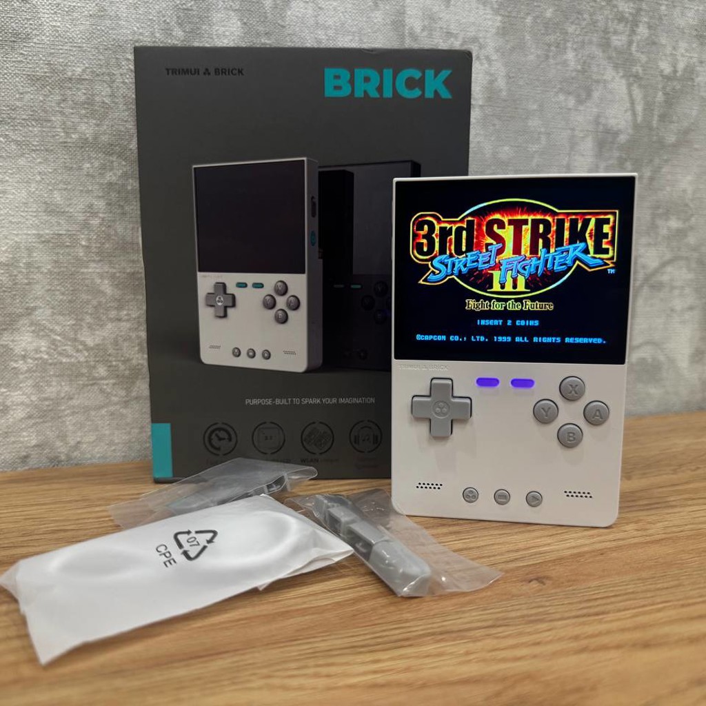 Портативная игровая приставка TrimUI Brick