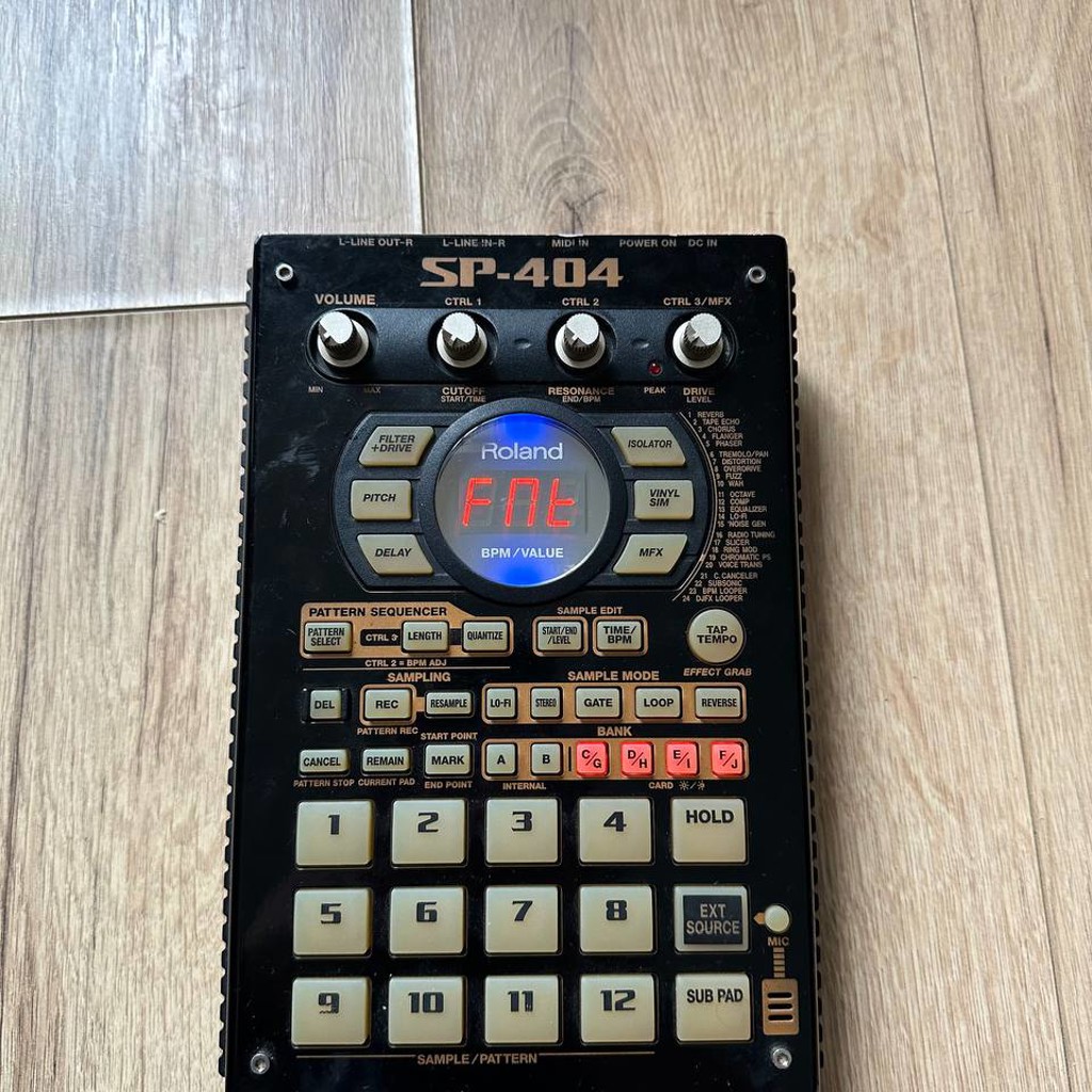 Семплер Roland SP 404A