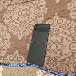 Samsung Galaxy Flip 4 - фото 4