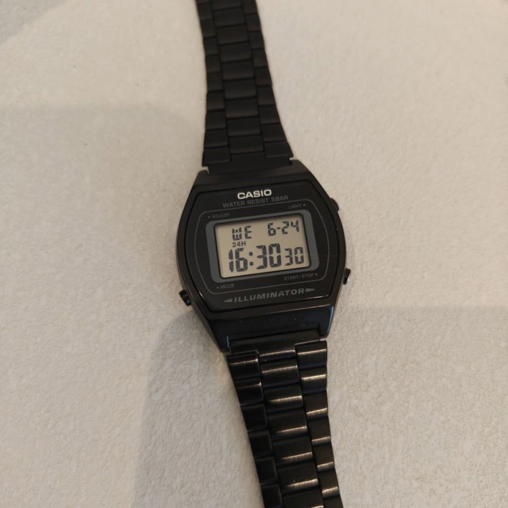 Часы Casio B640W