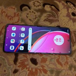 Motorola RAZR 40 Ultra - фото 2