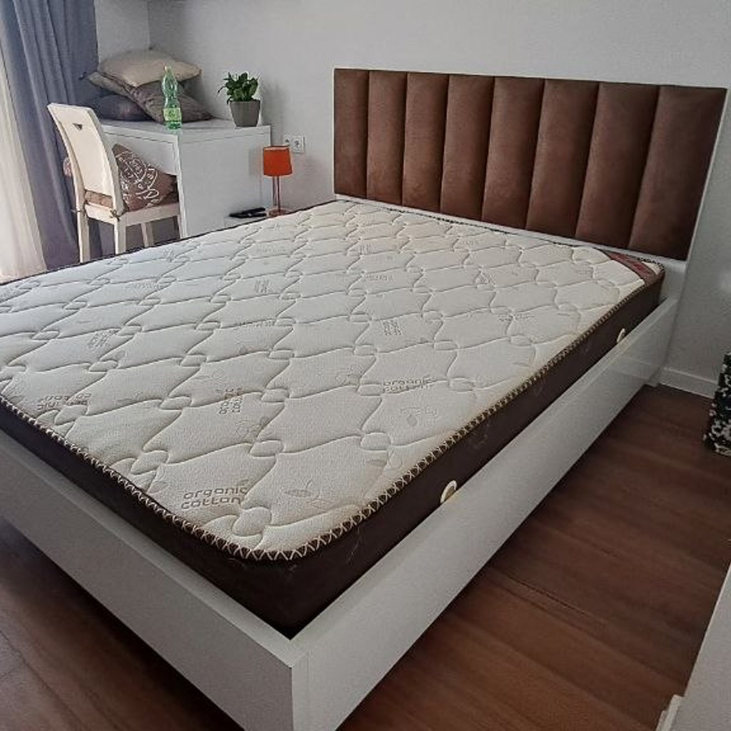 Кровать с матрасом