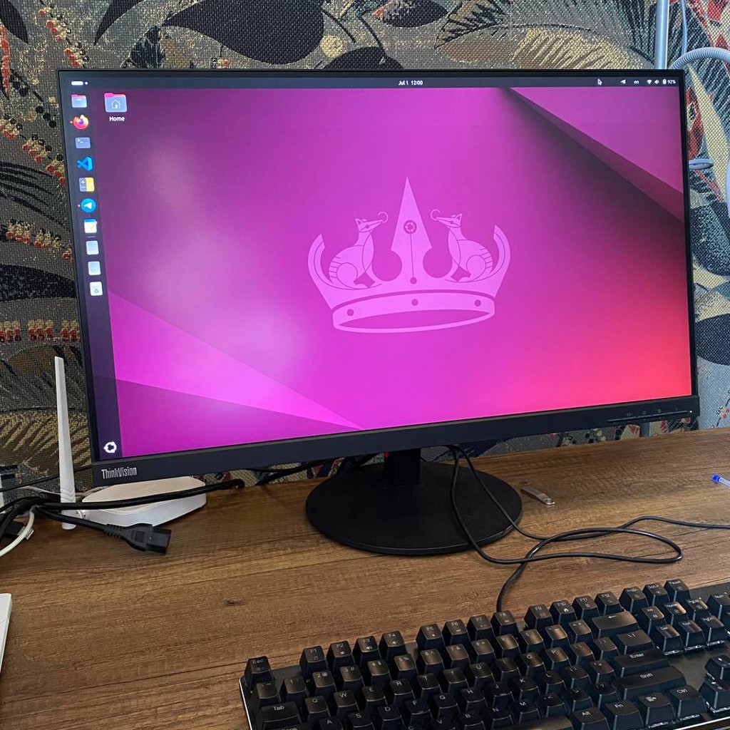 Монитор для программиста Lenovo