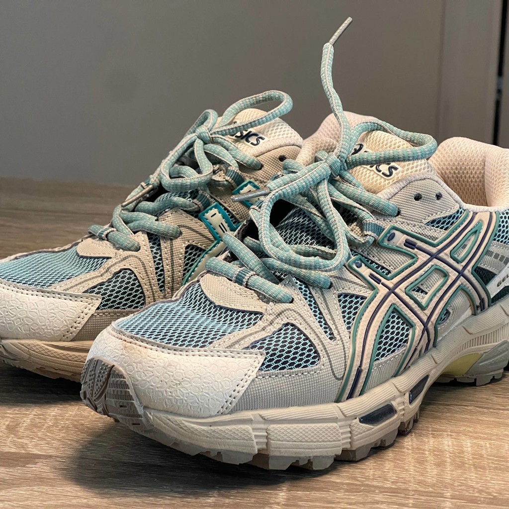 Китайские кроссовки Asics