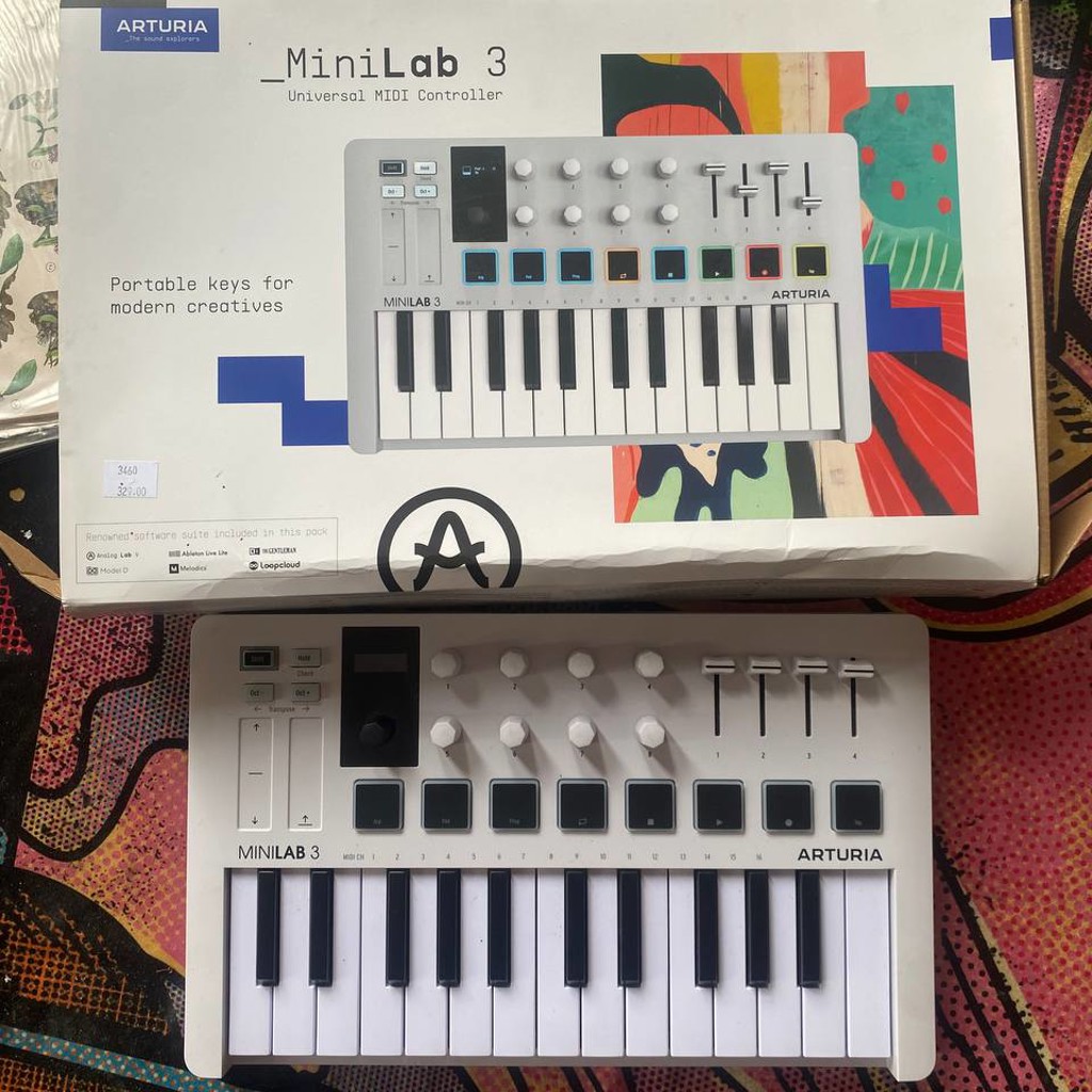 Arturia MiniLab 3 MIDI контроллер