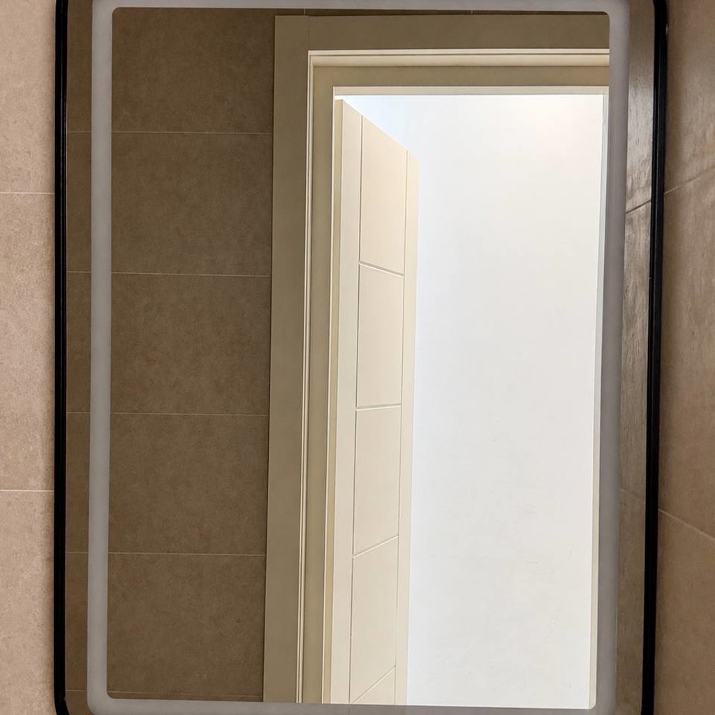 Зеркало с LED-подсветкой