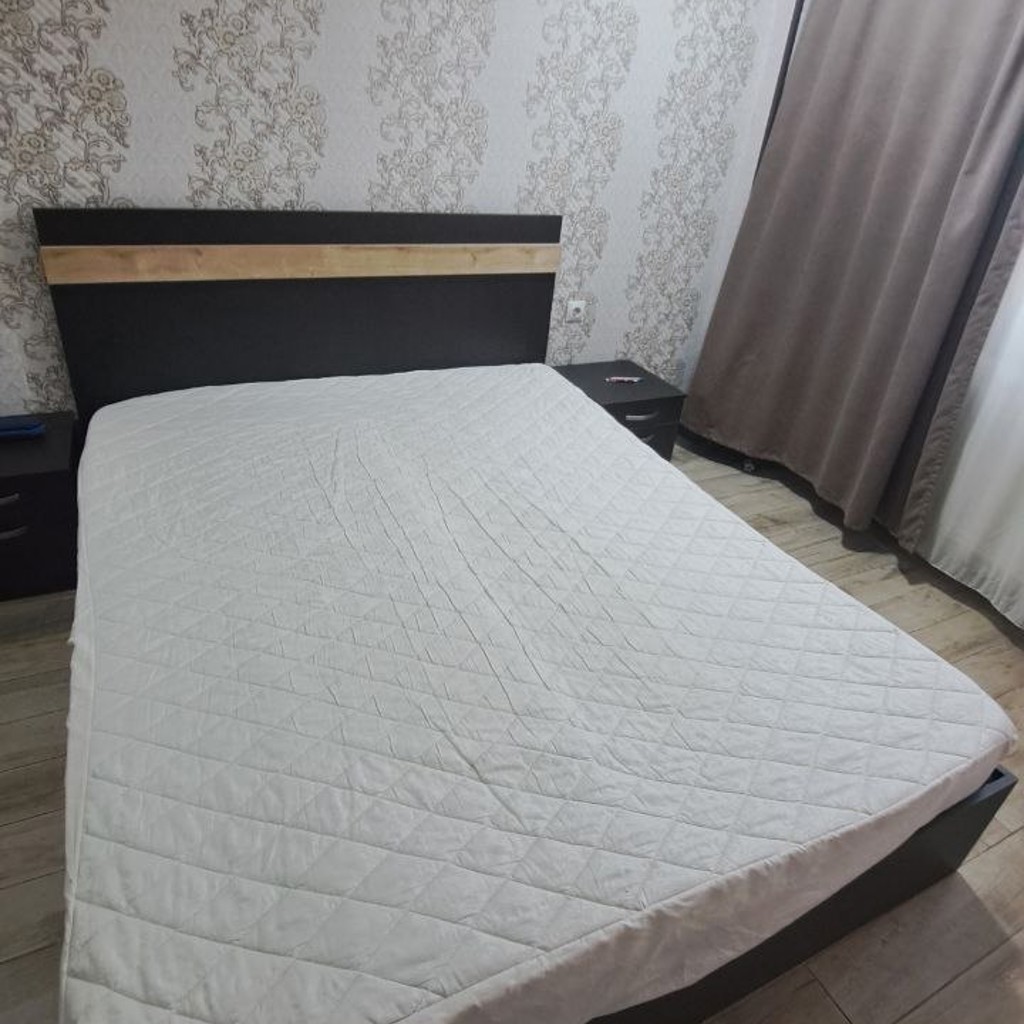 Двуспальная кровать с матрасом