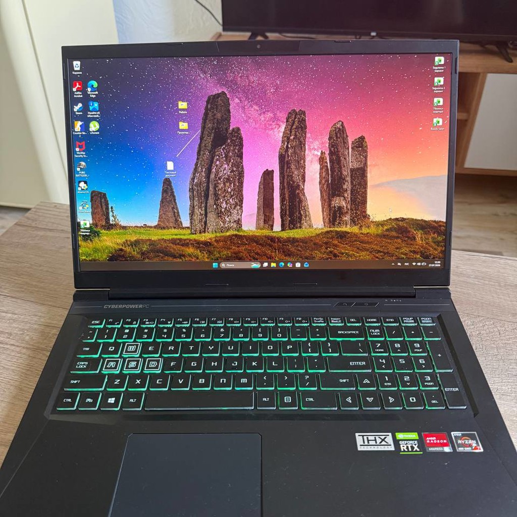 Ноутбук CyberPowerPC Tracer V Gaming R17G
