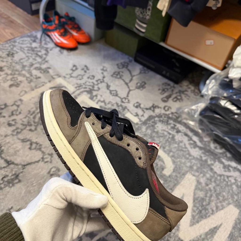 Кроссовки Travis Scott