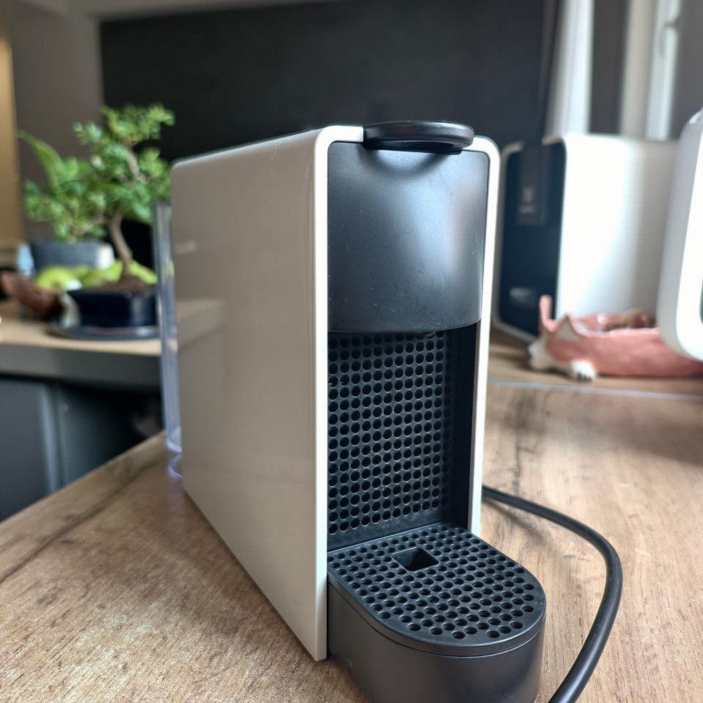 Кофемашина Nespresso Essenza Mini C30