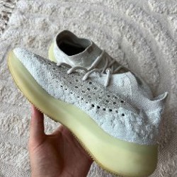 Кроссовки Adidas Yeezy Boost 380 'Calcite Glow' - фото 3