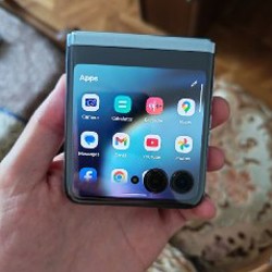Motorola RAZR Plus 2023 - фото 3
