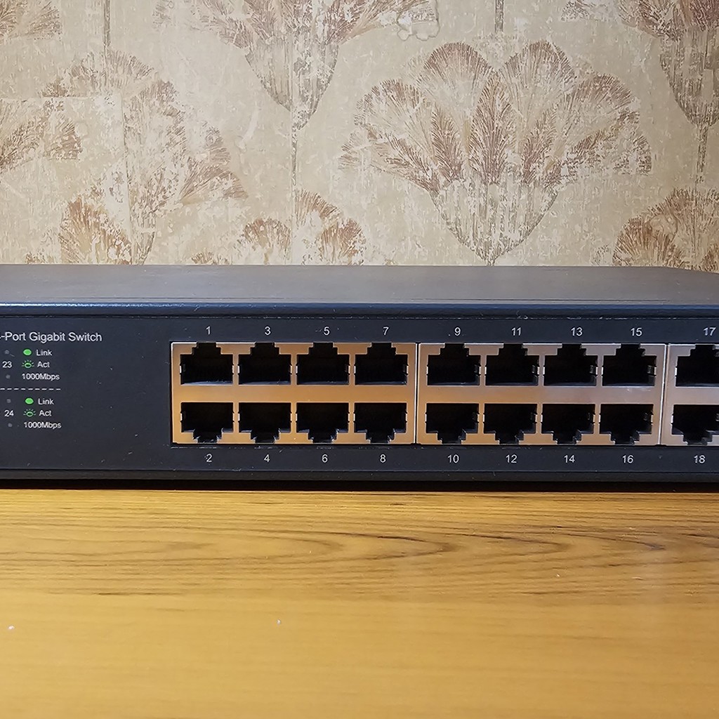 Гигабитный свитч TP-Link TL-SG1024D