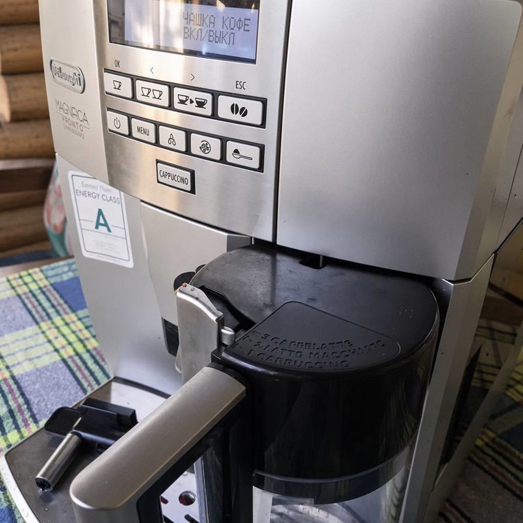 Кофемашина Delonghi ESAM 4200.S