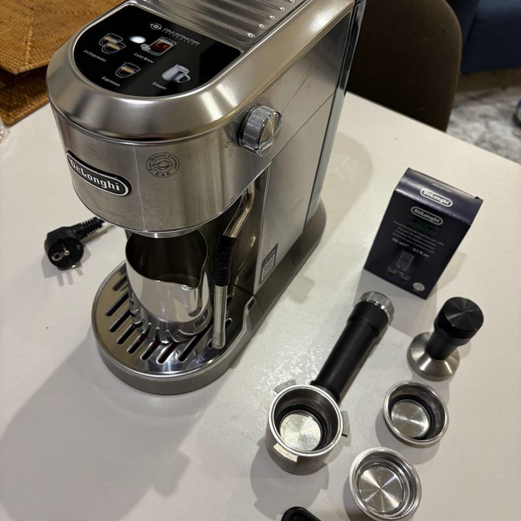 Кофемашина DeLonghi Dedica Duo EC890
