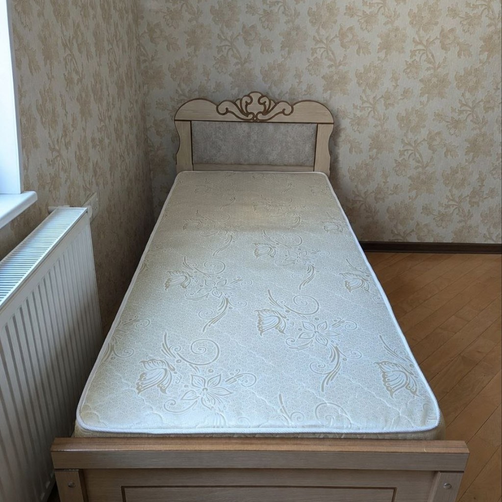 Кровать
