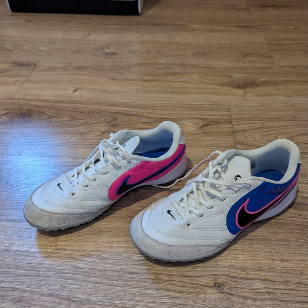 Бутсы сороконожки Nike