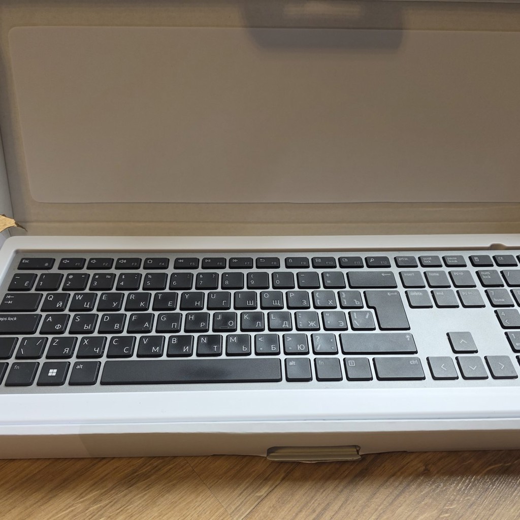 Беспроводная клавиатура Dell KB700